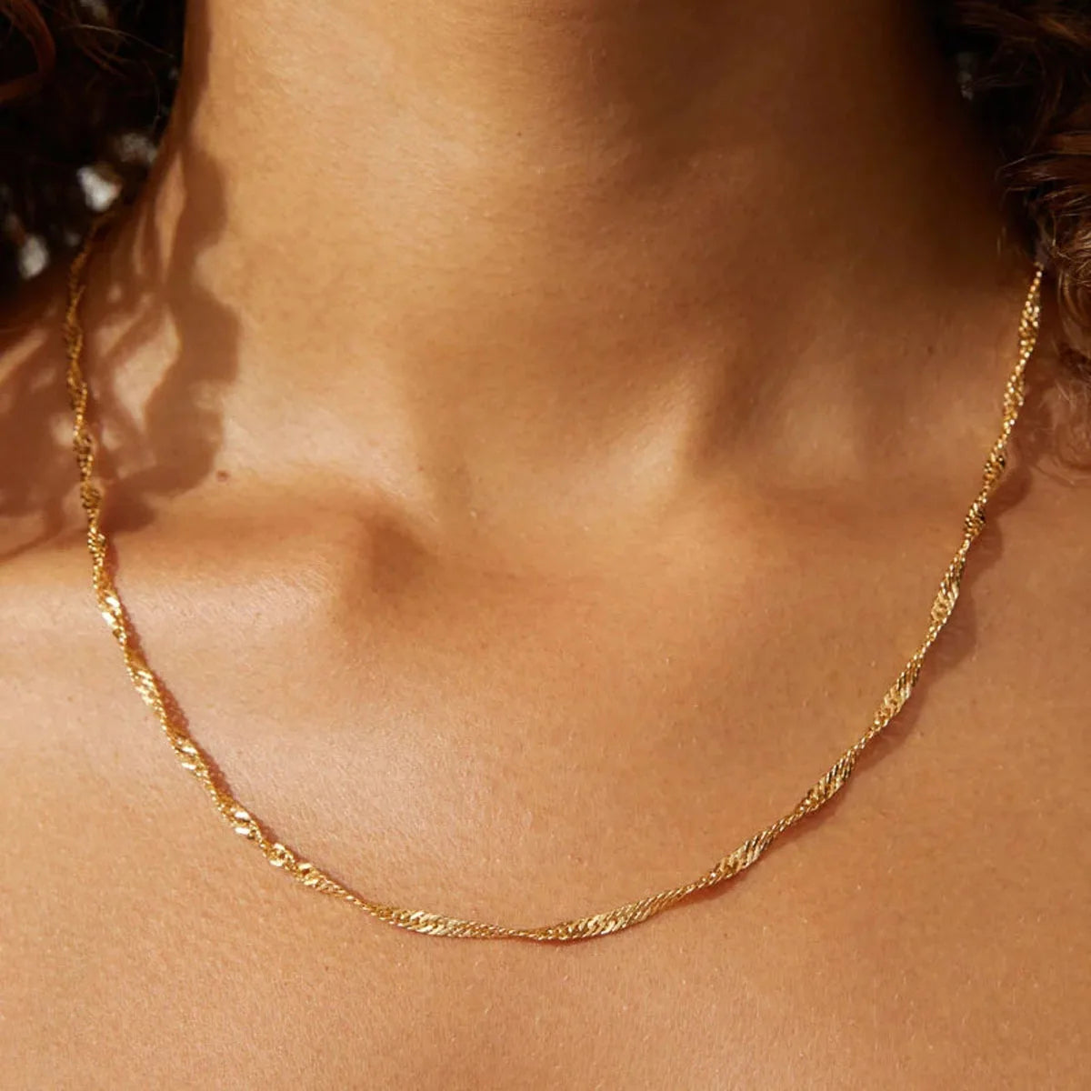 Exquisite vergoldete Edelstahl-Dünnkette-Halskette für Damen, schlichter Stil, Schlüsselbein-Kette, weiblicher Schmuck