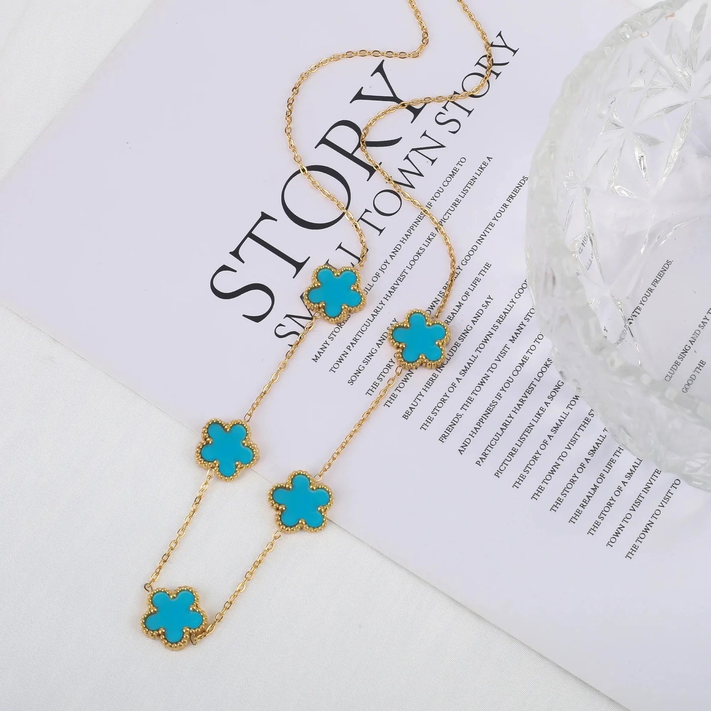 Heiße Schmuck-Verkäufe: Edelstahl-Fünfblatt-Blumen-Halskette, Armband- und Ohrring-Set, hochwertig wirkender Damen-Kleeblatt-Schmuck, Party-Schmuck