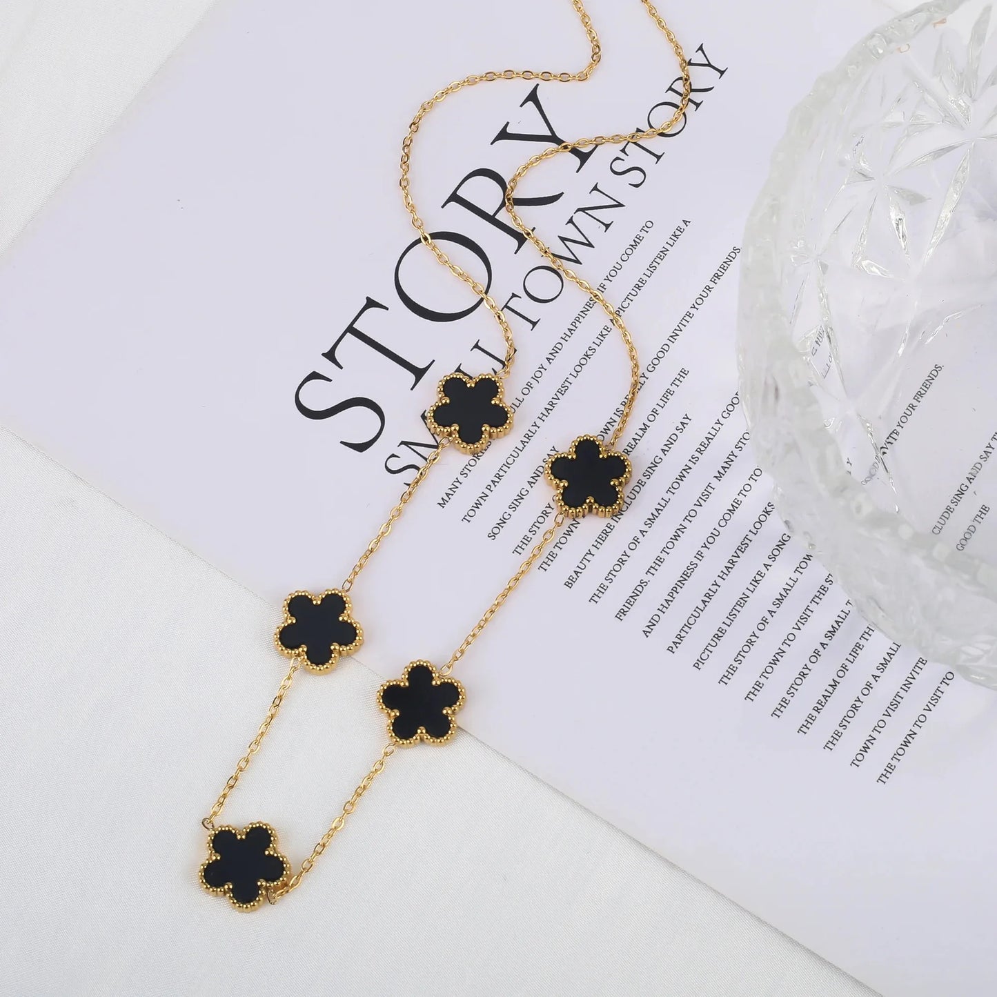 Heiße Schmuck-Verkäufe: Edelstahl-Fünfblatt-Blumen-Halskette, Armband- und Ohrring-Set, hochwertig wirkender Damen-Kleeblatt-Schmuck, Party-Schmuck