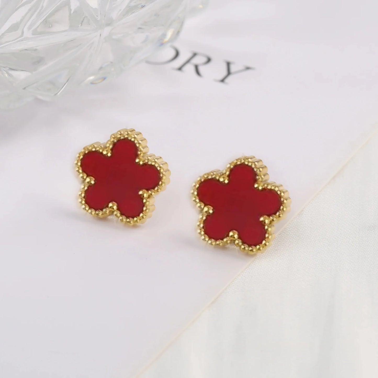 Heiße Schmuck-Verkäufe: Edelstahl-Fünfblatt-Blumen-Halskette, Armband- und Ohrring-Set, hochwertig wirkender Damen-Kleeblatt-Schmuck, Party-Schmuck
