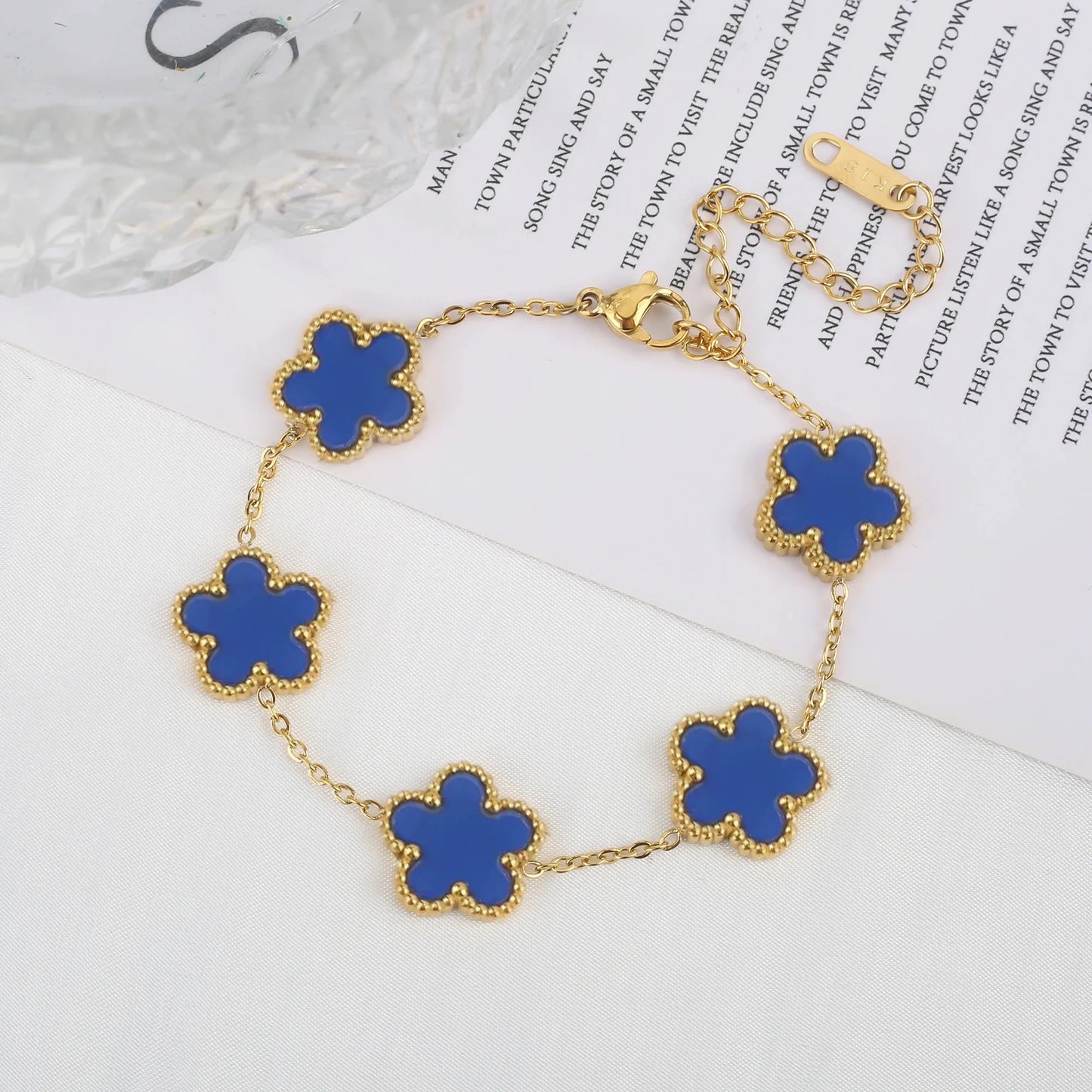 Heiße Schmuck-Verkäufe: Edelstahl-Fünfblatt-Blumen-Halskette, Armband- und Ohrring-Set, hochwertig wirkender Damen-Kleeblatt-Schmuck, Party-Schmuck