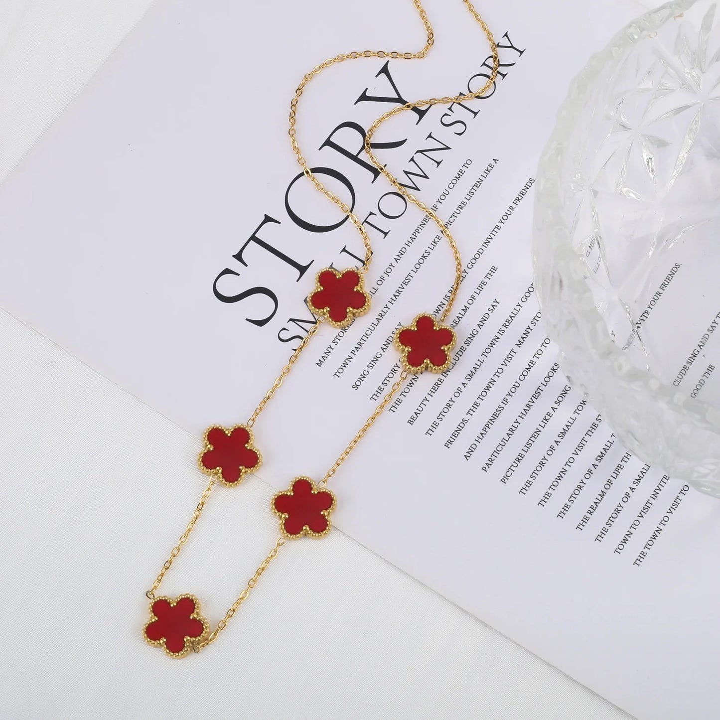 Heiße Schmuck-Verkäufe: Edelstahl-Fünfblatt-Blumen-Halskette, Armband- und Ohrring-Set, hochwertig wirkender Damen-Kleeblatt-Schmuck, Party-Schmuck