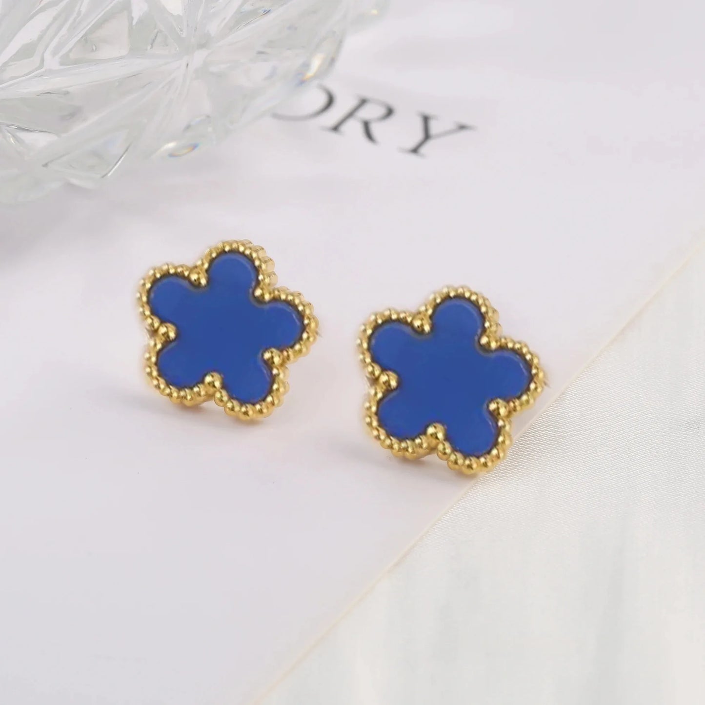 Heiße Schmuck-Verkäufe: Edelstahl-Fünfblatt-Blumen-Halskette, Armband- und Ohrring-Set, hochwertig wirkender Damen-Kleeblatt-Schmuck, Party-Schmuck