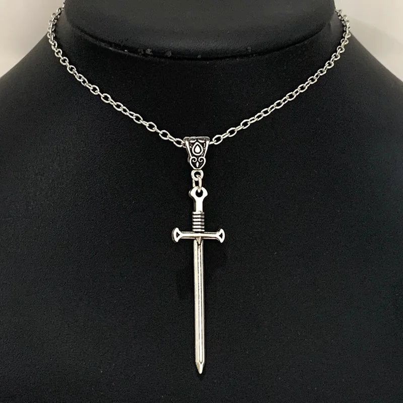 Neue Schwert-Halskette, Dolch-Halskette, Schwert-Anhänger, heidnisch, gotisch, Hexerei, Zaubersprüche, Hexen, mittelalterlicher Schmuck.