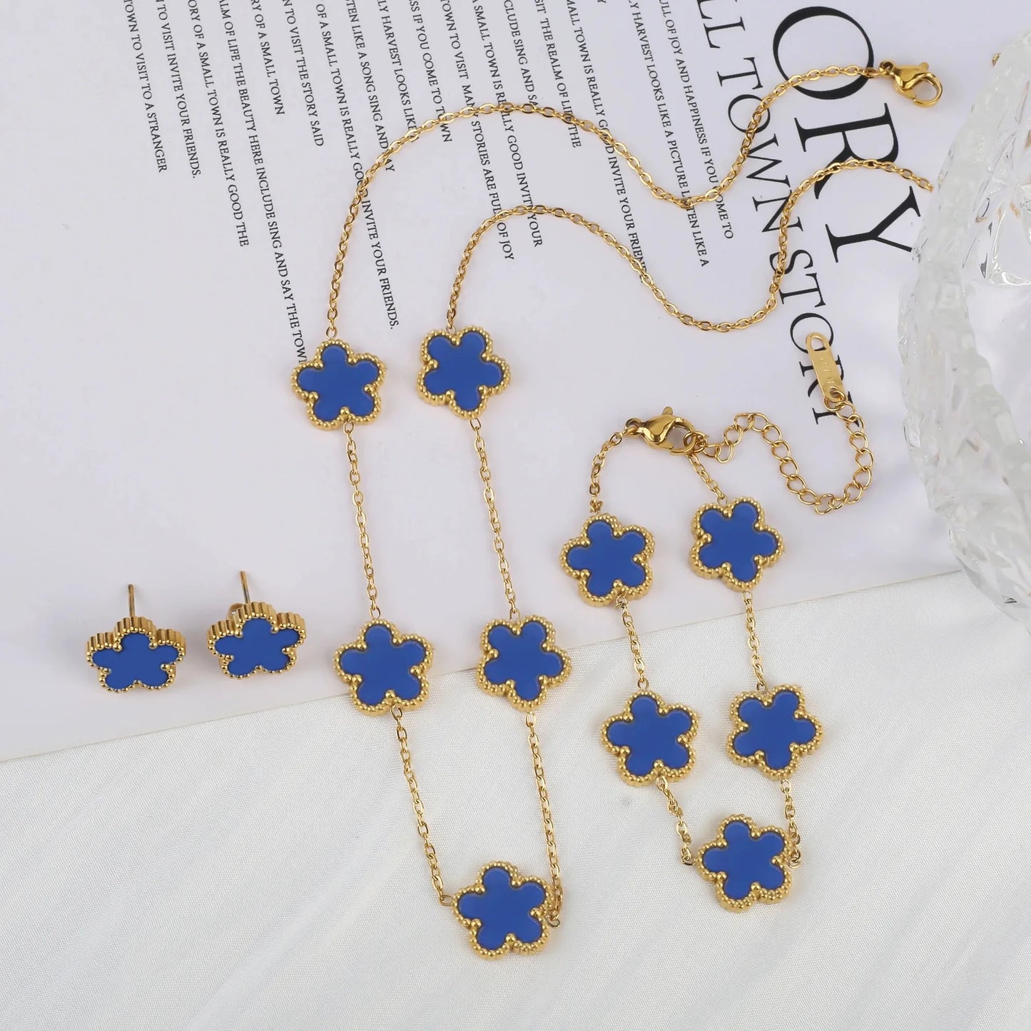 Heiße Schmuck-Verkäufe: Edelstahl-Fünfblatt-Blumen-Halskette, Armband- und Ohrring-Set, hochwertig wirkender Damen-Kleeblatt-Schmuck, Party-Schmuck