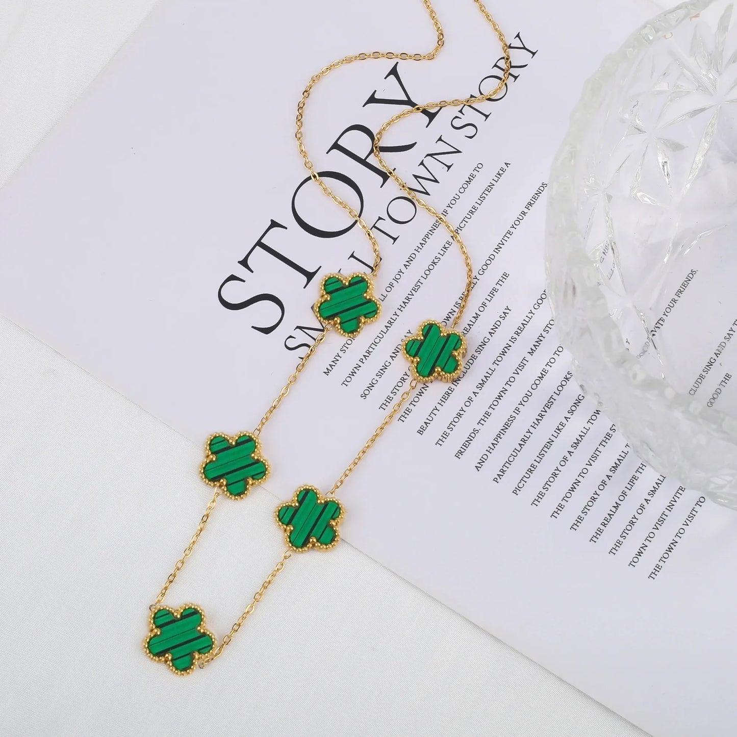 Heiße Schmuck-Verkäufe: Edelstahl-Fünfblatt-Blumen-Halskette, Armband- und Ohrring-Set, hochwertig wirkender Damen-Kleeblatt-Schmuck, Party-Schmuck