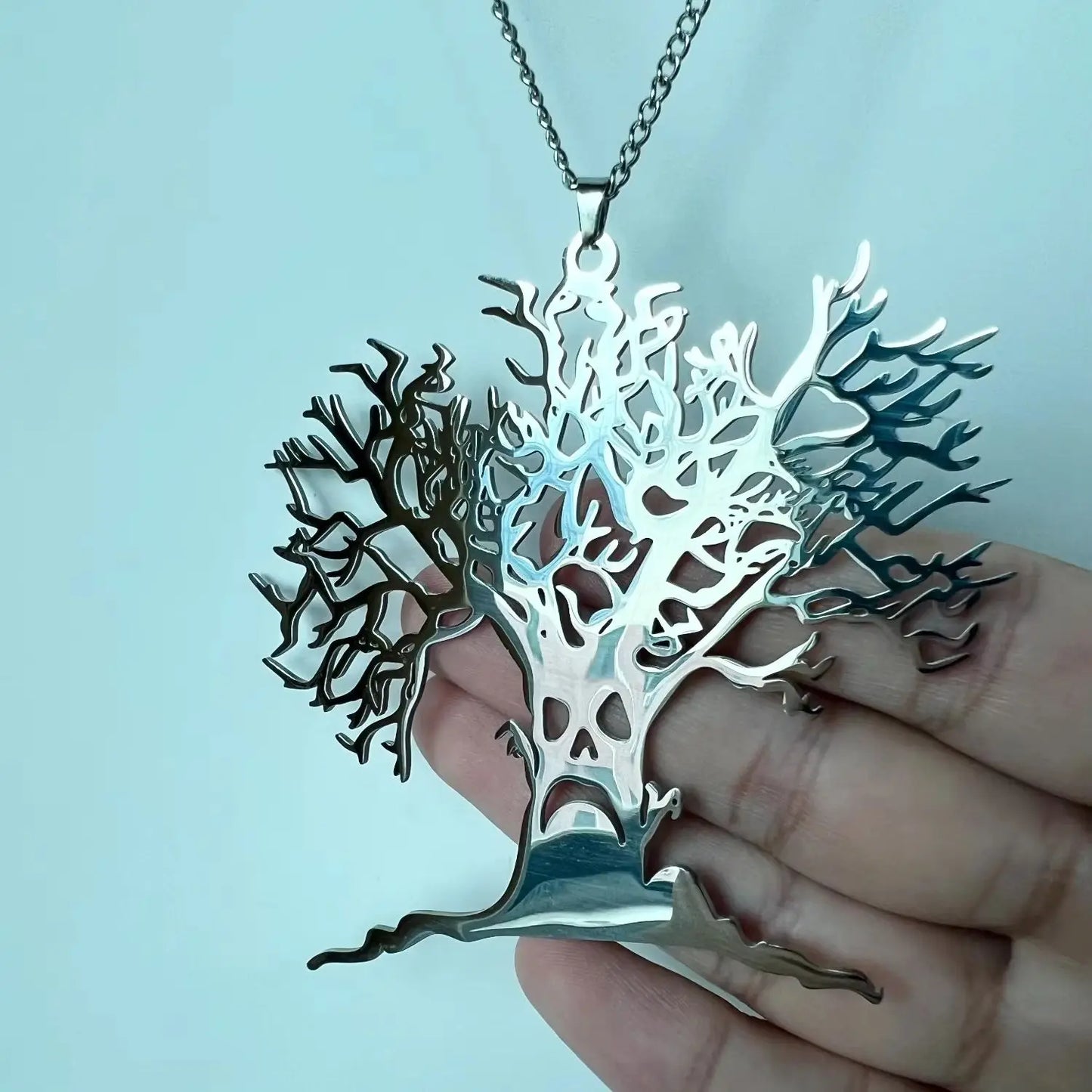 2025 Halloween gruseliger Baum-Anhänger, exquisites Edelstahl „Baum des Lebens“ Halskette, Ketten-Halskette, Punk Hip-Hop lustiger Schmuck