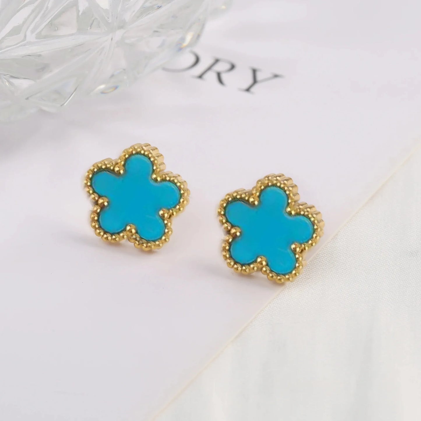 Heiße Schmuck-Verkäufe: Edelstahl-Fünfblatt-Blumen-Halskette, Armband- und Ohrring-Set, hochwertig wirkender Damen-Kleeblatt-Schmuck, Party-Schmuck