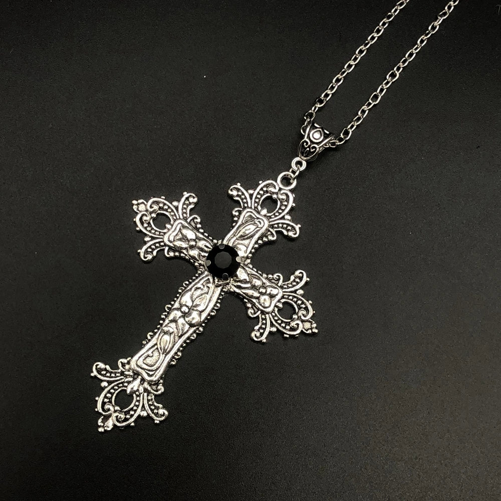 Große, detaillierte Kreuz-Bohranhänger-Halskette im silberfarbenen Ton, Gothic-Punk-Schmuck, modisches Statement-Accessoire, Geschenk für Frauen (Rot)