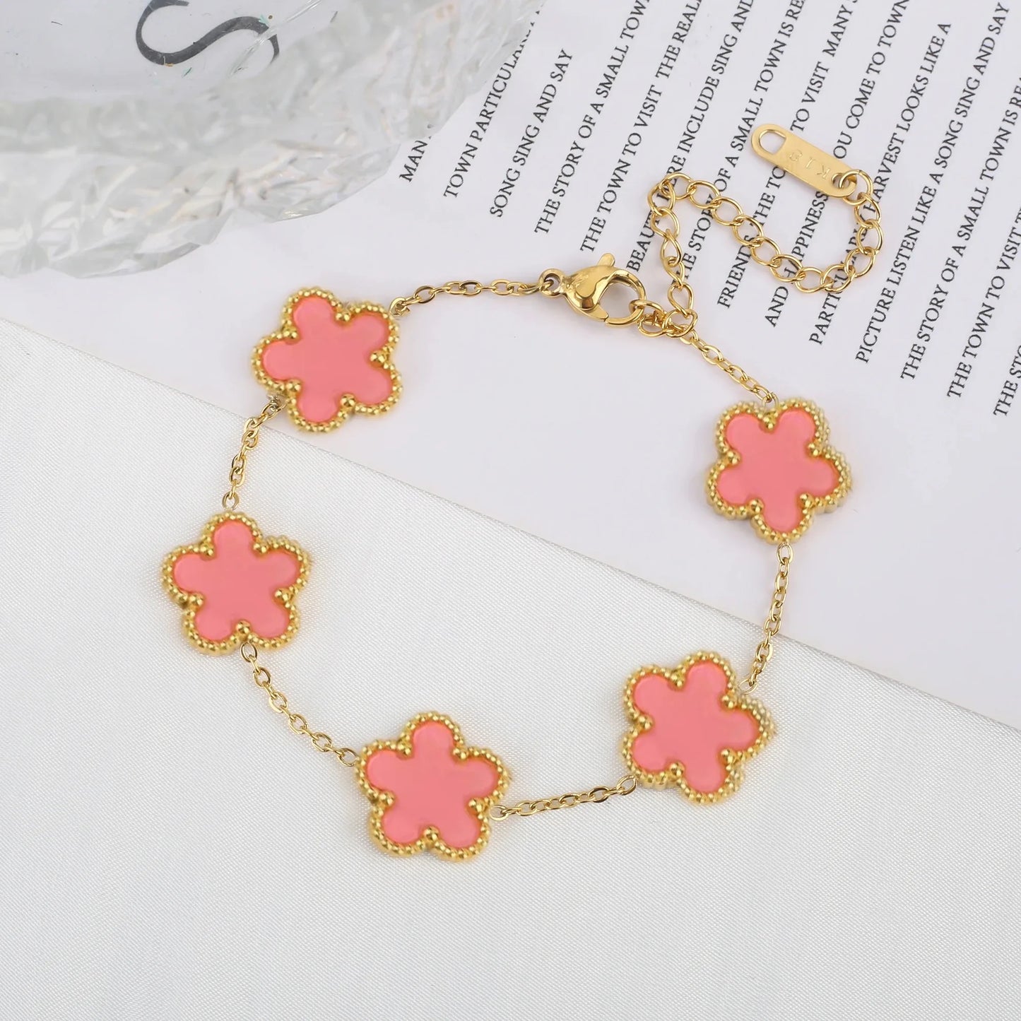 Heiße Schmuck-Verkäufe: Edelstahl-Fünfblatt-Blumen-Halskette, Armband- und Ohrring-Set, hochwertig wirkender Damen-Kleeblatt-Schmuck, Party-Schmuck