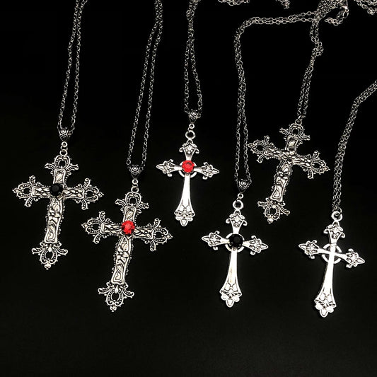 Große, detaillierte Kreuz-Bohranhänger-Halskette im silberfarbenen Ton, Gothic-Punk-Schmuck, modisches Statement-Accessoire, Geschenk für Frauen (Rot)