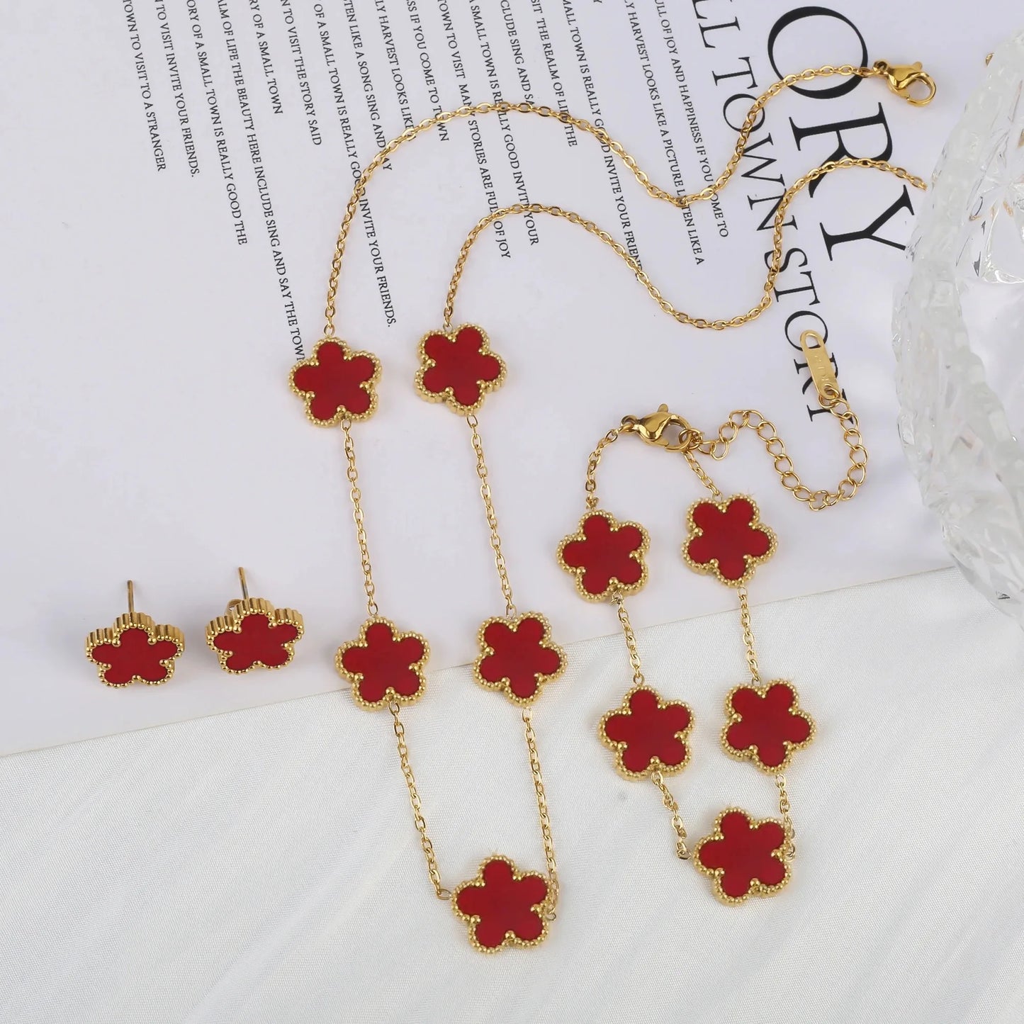 Heiße Schmuck-Verkäufe: Edelstahl-Fünfblatt-Blumen-Halskette, Armband- und Ohrring-Set, hochwertig wirkender Damen-Kleeblatt-Schmuck, Party-Schmuck