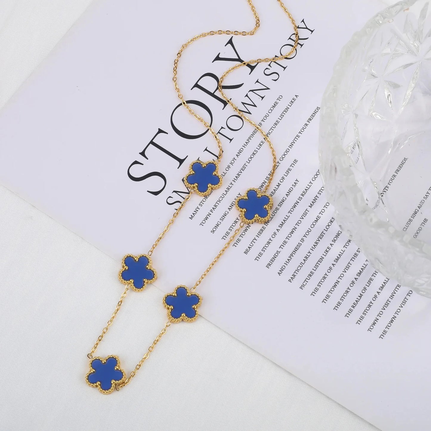 Heiße Schmuck-Verkäufe: Edelstahl-Fünfblatt-Blumen-Halskette, Armband- und Ohrring-Set, hochwertig wirkender Damen-Kleeblatt-Schmuck, Party-Schmuck