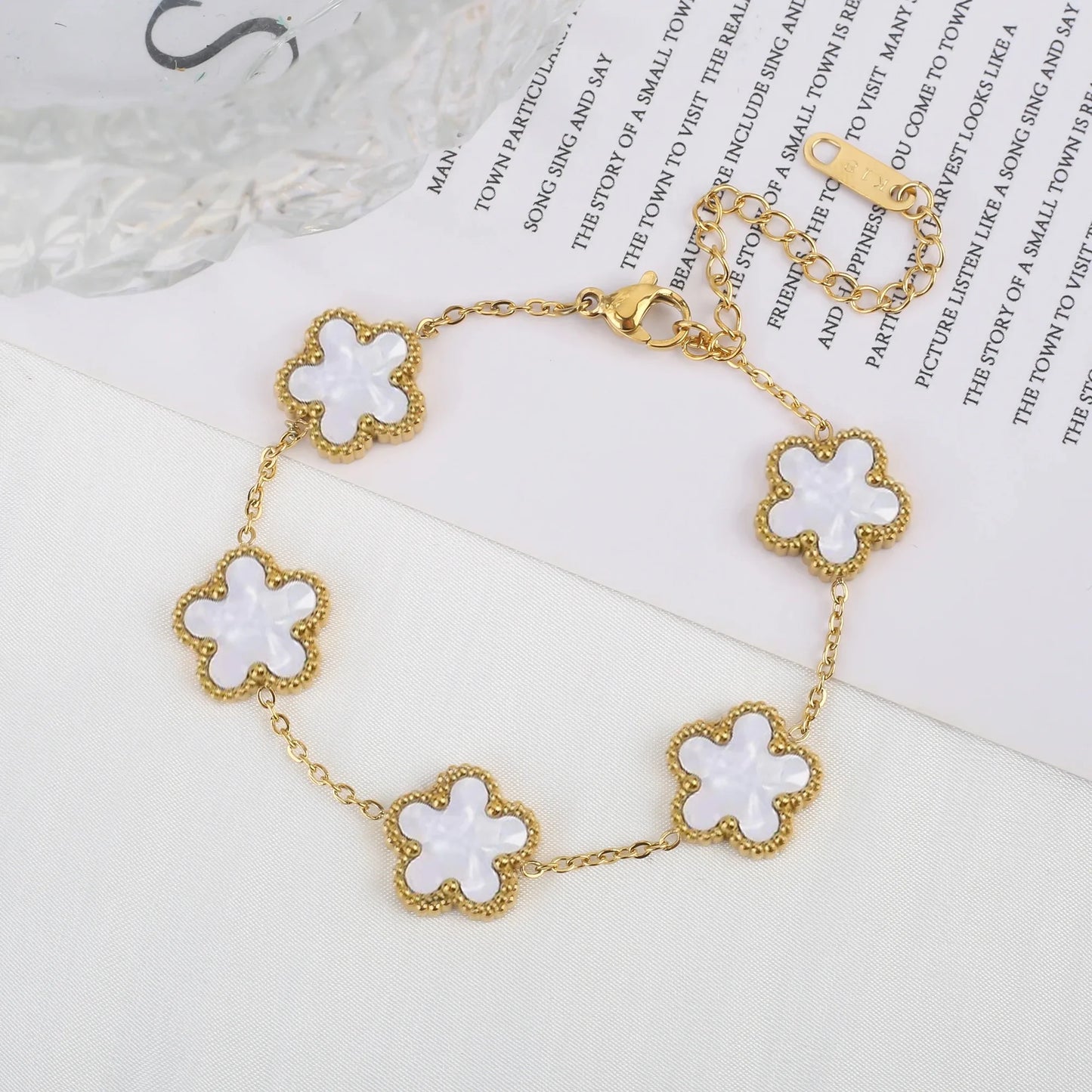 Heiße Schmuck-Verkäufe: Edelstahl-Fünfblatt-Blumen-Halskette, Armband- und Ohrring-Set, hochwertig wirkender Damen-Kleeblatt-Schmuck, Party-Schmuck
