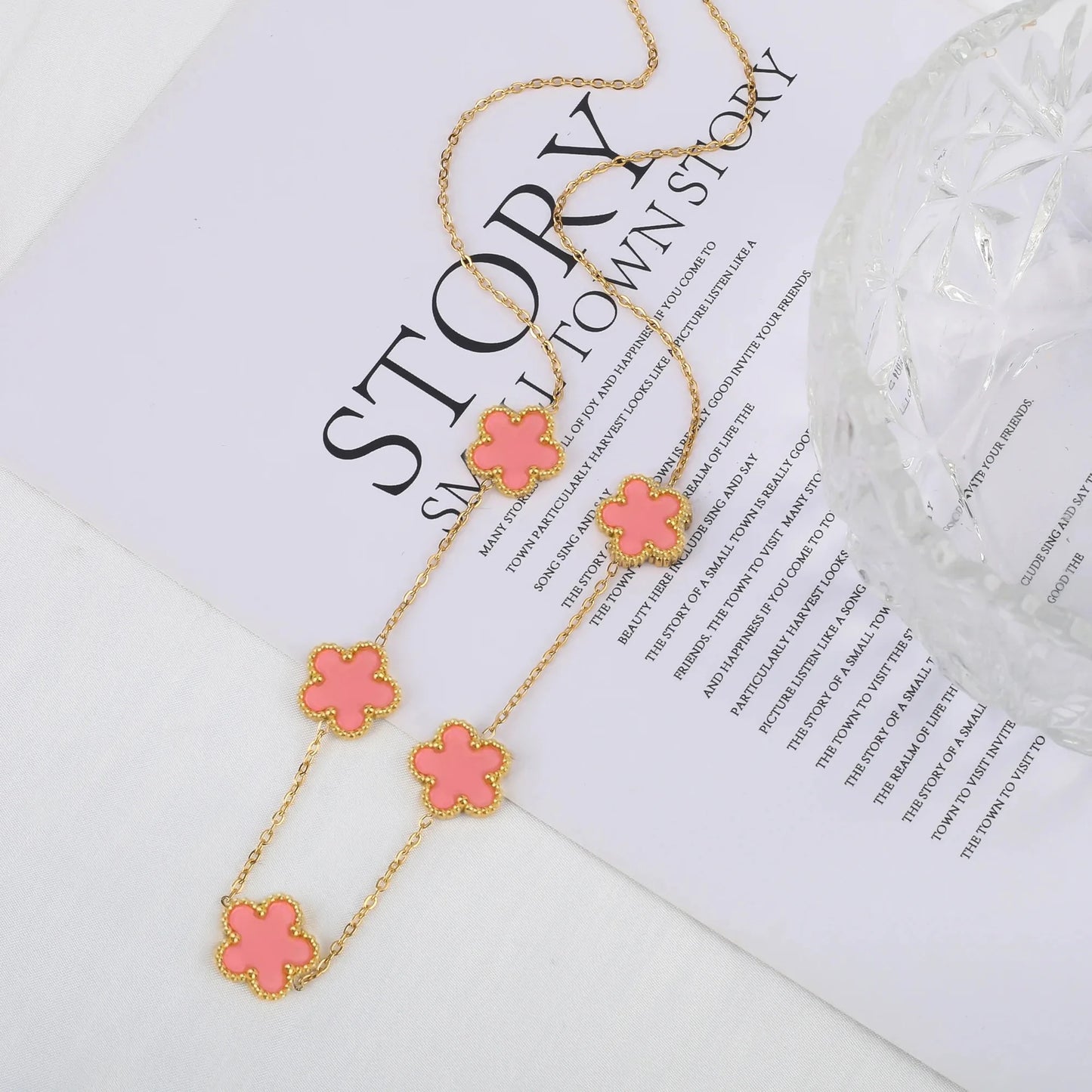 Heiße Schmuck-Verkäufe: Edelstahl-Fünfblatt-Blumen-Halskette, Armband- und Ohrring-Set, hochwertig wirkender Damen-Kleeblatt-Schmuck, Party-Schmuck