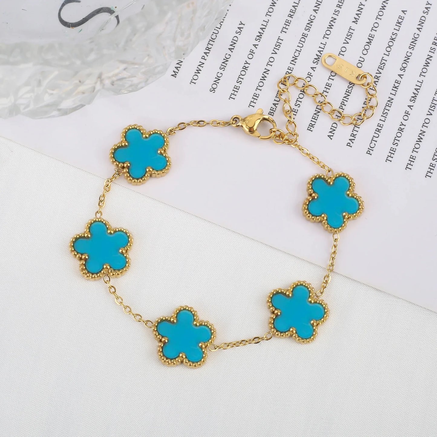 Heiße Schmuck-Verkäufe: Edelstahl-Fünfblatt-Blumen-Halskette, Armband- und Ohrring-Set, hochwertig wirkender Damen-Kleeblatt-Schmuck, Party-Schmuck