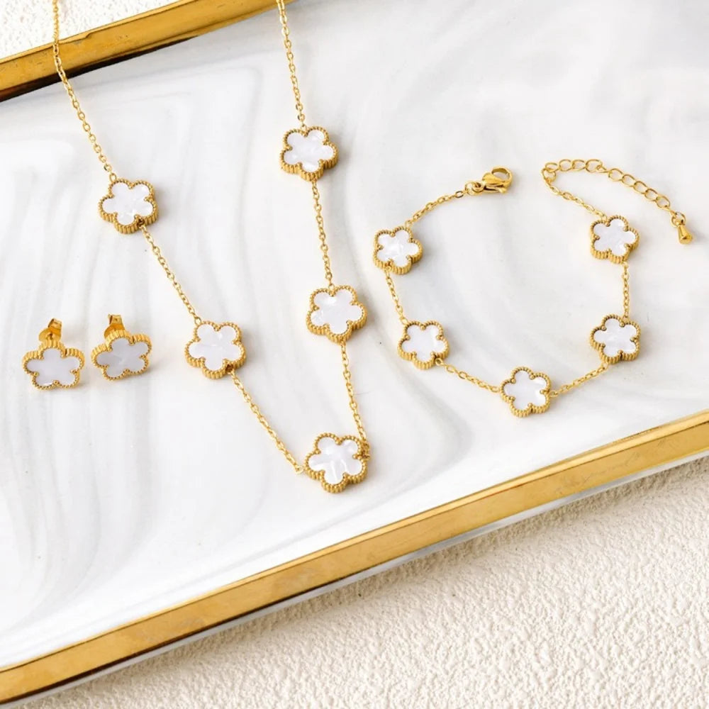 Heiße Schmuck-Verkäufe: Edelstahl-Fünfblatt-Blumen-Halskette, Armband- und Ohrring-Set, hochwertig wirkender Damen-Kleeblatt-Schmuck, Party-Schmuck