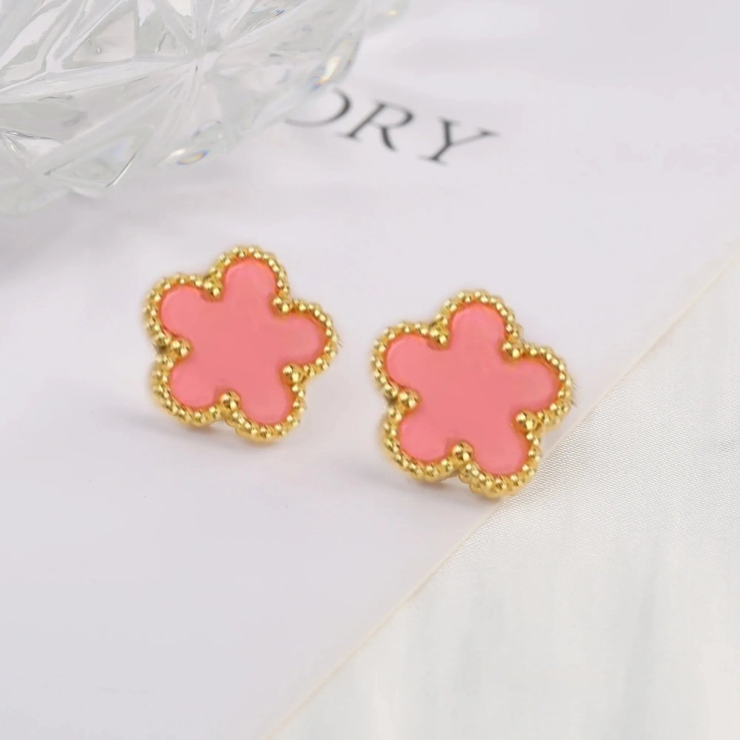 Heiße Schmuck-Verkäufe: Edelstahl-Fünfblatt-Blumen-Halskette, Armband- und Ohrring-Set, hochwertig wirkender Damen-Kleeblatt-Schmuck, Party-Schmuck
