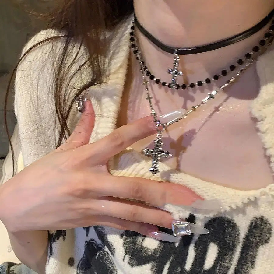 Gothische Punk-Y2K-Halskette mit Metallkreuz-Anhänger für Damen und Herren, Vintage mehrlagige Perlenkette, 90er-EMO-Charmschmuck, Geschenk
